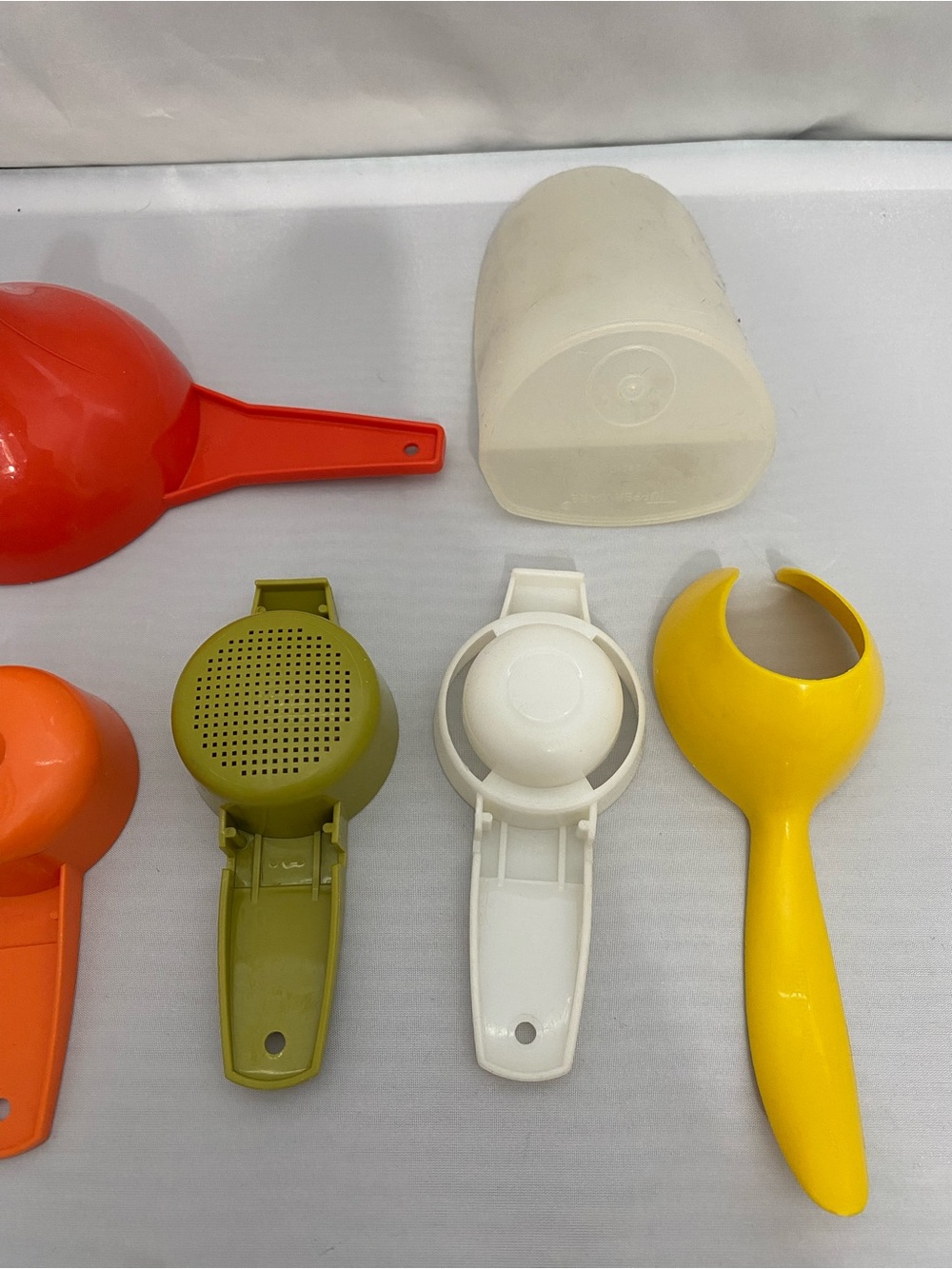 Colorful Tupperware Kitchen Gadgets - Picture 6 of 10
